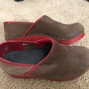 Dansko clogs size 38( 7)